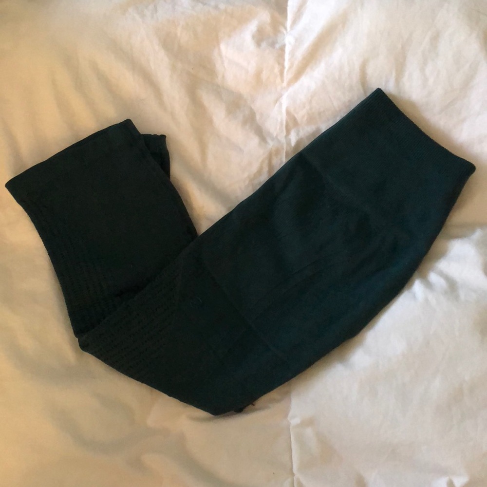 Lululemon flow crops